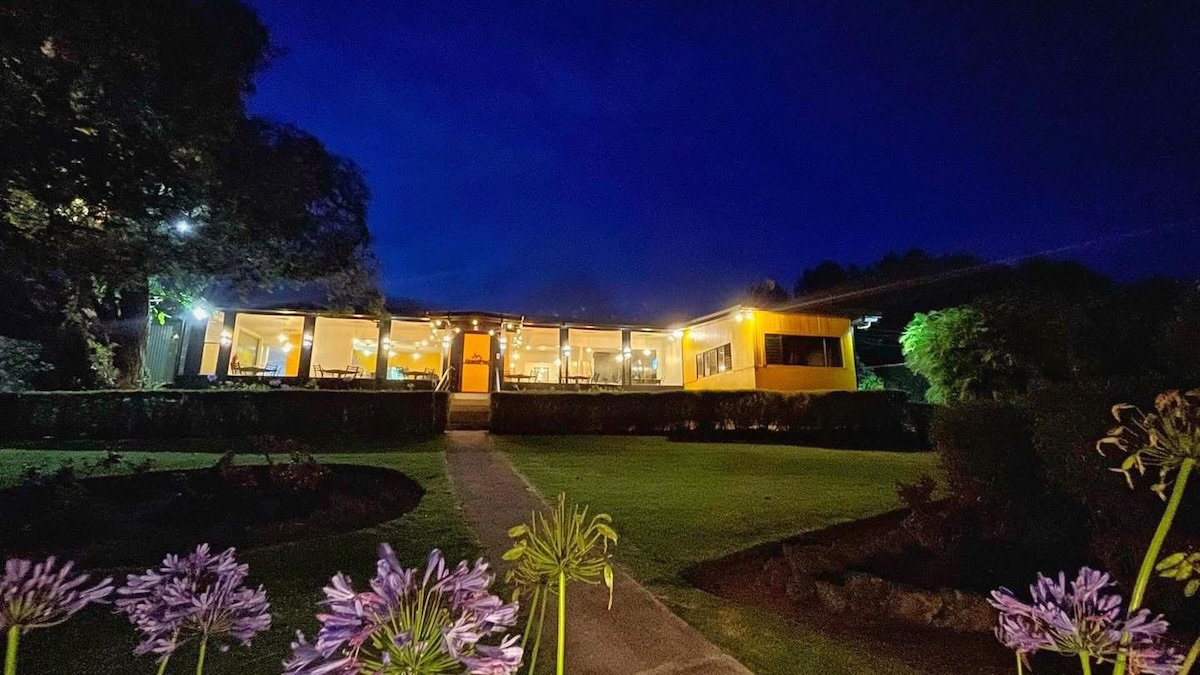 Hotel y Restaurante Grandpas de noche